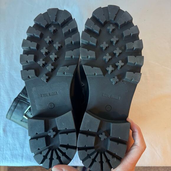 Steve Madden Women's Gleeson Leather Moto Pull On Boot 7 Black Buckles Edgy - Picture 12 of 13